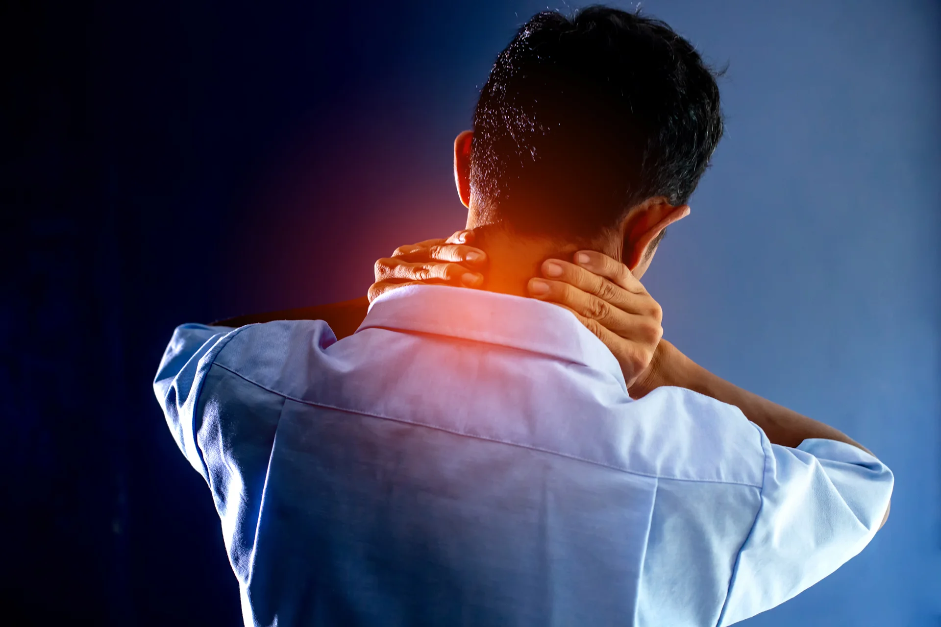 a man neck muscle pain