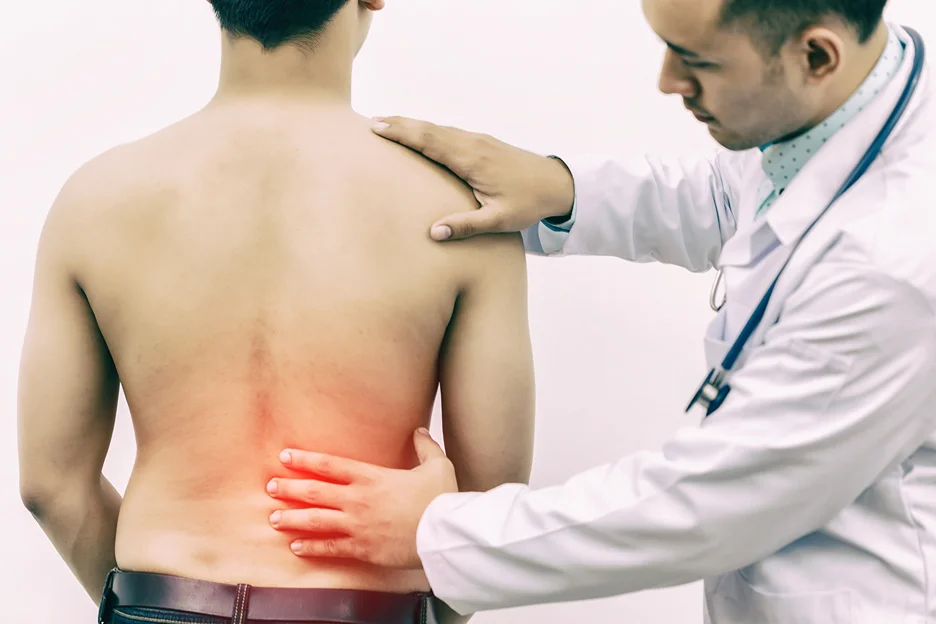 doctor examines the patient's back pain issues