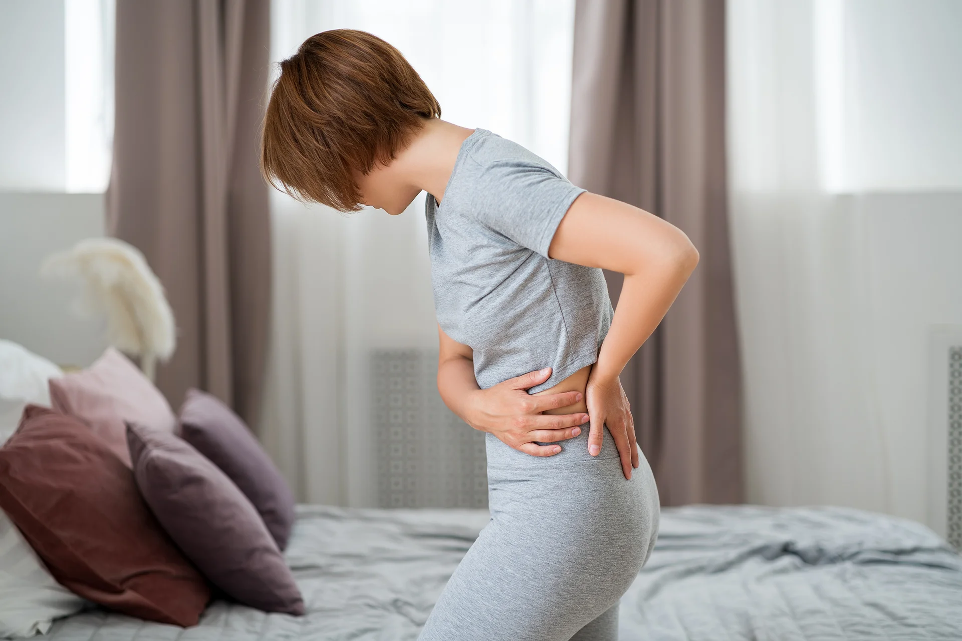 a woman suffer low back pain due to diverticulitis