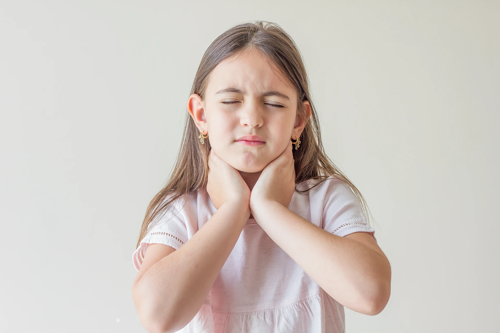 child complaining of neck pain no fever